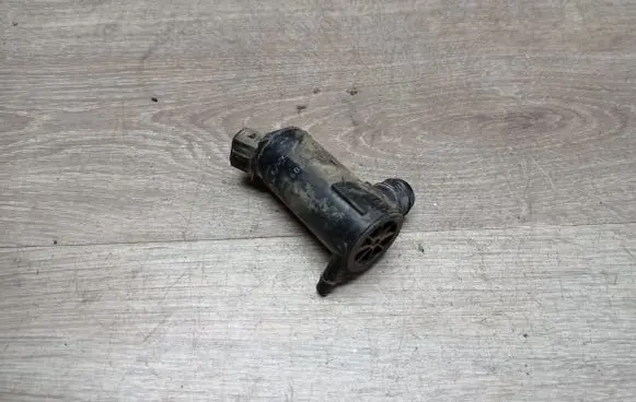 Volvo V70 Windscreen/windshield washer pump