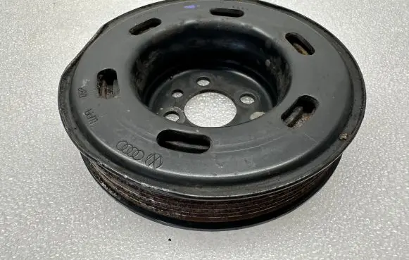 Audi A3 S3 8P Crankshaft pulley 06A105243E