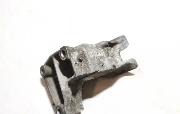 Peugeot 307 Engine mounting bracket 9632011910