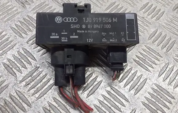 Volkswagen Polo IV 9N3 Coolant fan relay 1J0919506M