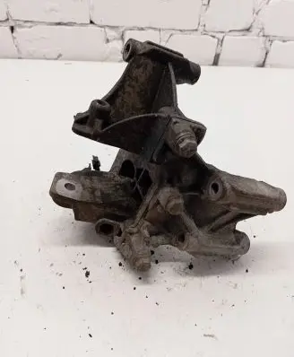 Volkswagen Transporter - Caravelle T5 Engine mounting bracket 070199343B