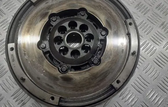 Mazda 6 Dual mass flywheel R2A1-16610-B