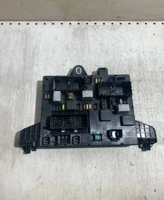 Opel Zafira C Fuse module 13368653