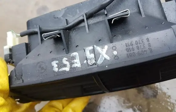 BMW X5 E53 Dash center air vent grill 8409081