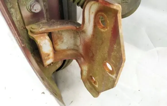 KIA Carnival Front door upper hinge