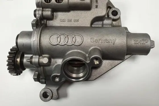 Audi A4 S4 B8 8K Oil pump 06H115105