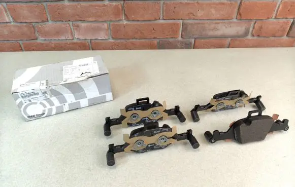 BMW 7 G11 G12 Brake pads (front) 6883469 6875396