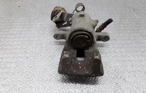 Opel Zafira A Rear brake caliper