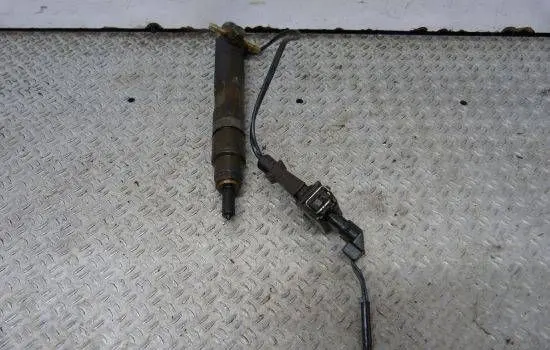 Volkswagen Golf IV Fuel injector 028136201S