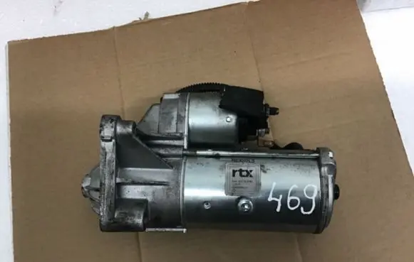 Opel Vivaro Starter motor 402745782