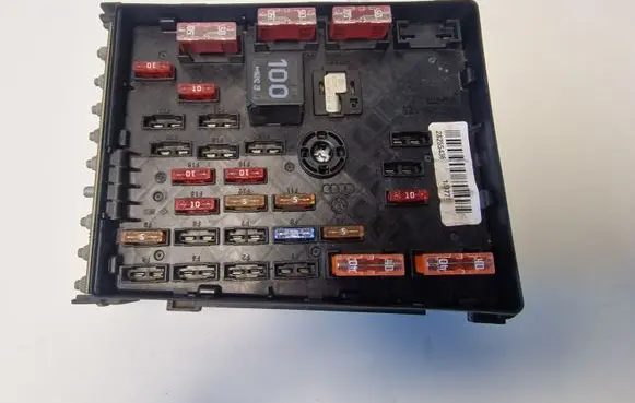 Volkswagen PASSAT B6 Fuse module 3C0937125