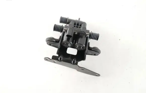 BMW M3 F80 Coolant heater control valve 6910544