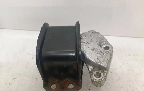 Peugeot 3008 I Engine mount bracket 9655922980