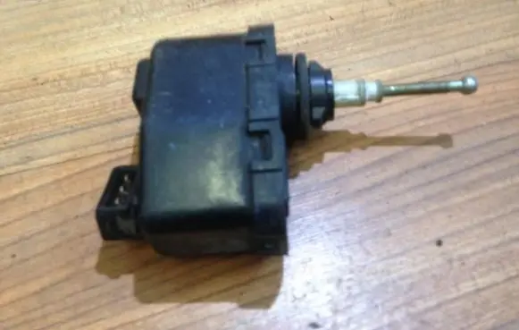 Audi 100 S4 C4 Headlight level adjustment motor 00437545 004375-45