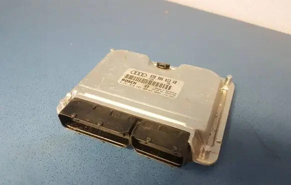 Audi A6 S6 C5 4B Engine control unit/module 038906012AB 0281010203
