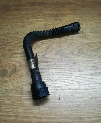 Engine coolant pipe/hose