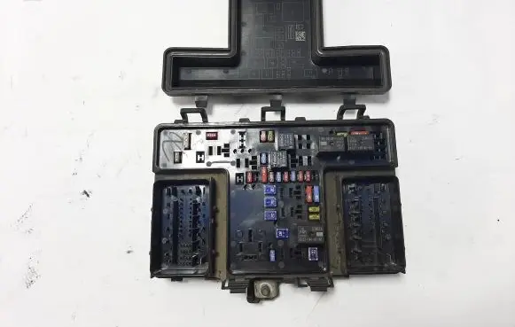 Ford Galaxy Fuse module F2GT14A067EC