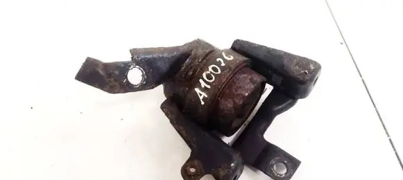 Toyota Avensis T250 Engine mount bracket