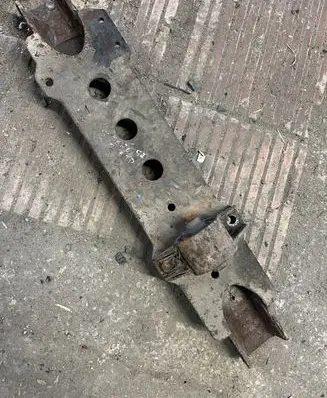 Mitsubishi Pajero Gearbox mounting bracket