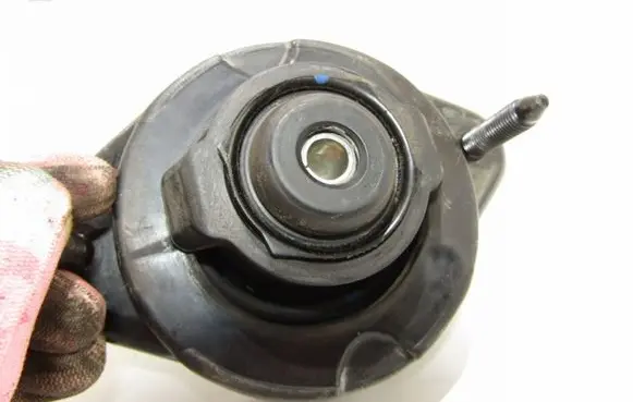 Honda CR-V Front shock absorber mounting bracket 