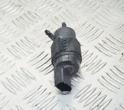 Audi A4 S4 B9 8W Windscreen/windshield washer pump 8K5955647