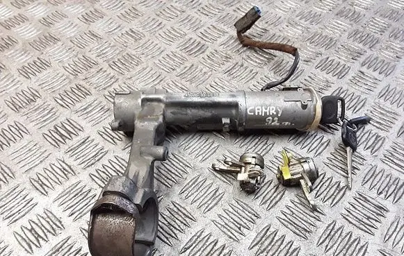 Toyota Camry Ignition lock 45020331r