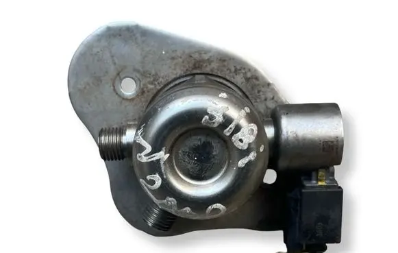 BMW 3 E90 E91 Fuel injection high pressure pump 0261520041 7562473