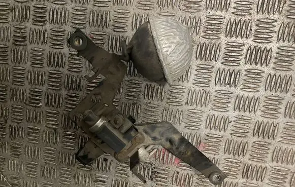 Volkswagen Transporter - Caravelle T5 Vacuum valve 