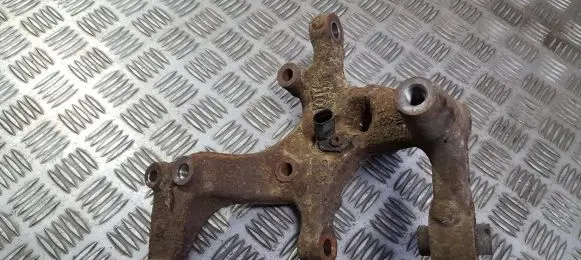 Volkswagen Golf V Rear wheel hub