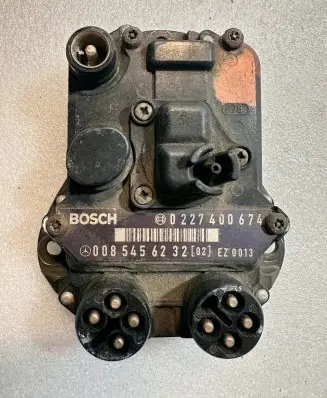 Mercedes-Benz E W124 Ignition amplifier control unit 0085456232 0085456432 A0085456232