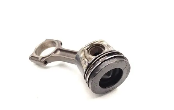 Nissan X-Trail T31 Piston with connecting rod M9R760