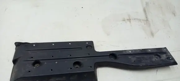 Toyota Prius (NHW20) Engine splash shield/under tray 5816847010