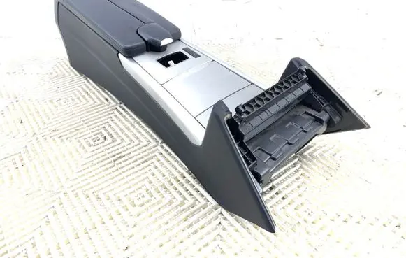 Mercedes-Benz E W212 Center console 
