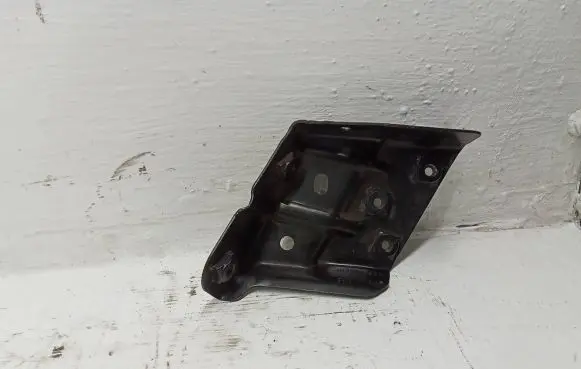 Volkswagen Touareg II Fender mounting bracket 7P6821152A