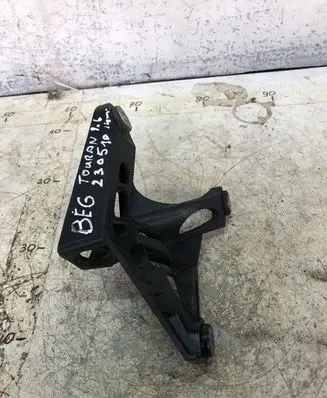 Volkswagen Touran II Gear shift cable bracket 1k0711789