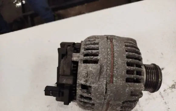 Nissan Qashqai Generator/alternator 23100JD10A 8200728292 0124525140