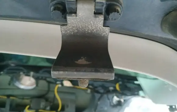 Volkswagen Golf V Tailgate/trunk/boot hinge