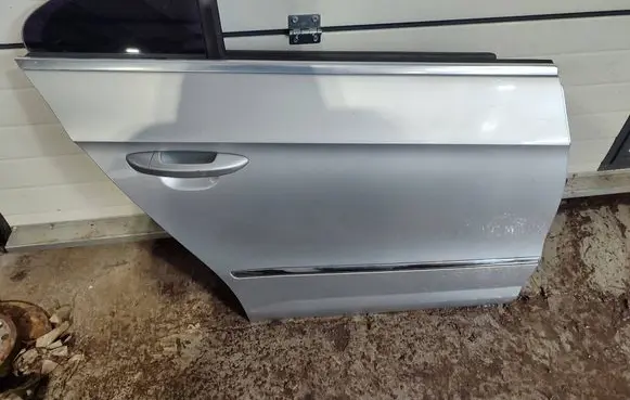 Volkswagen PASSAT CC Rear door 