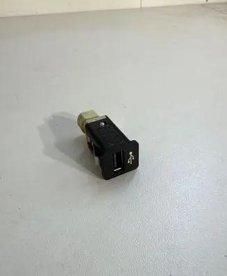 BMW 3 E90 E91 USB socket connector 9167196
