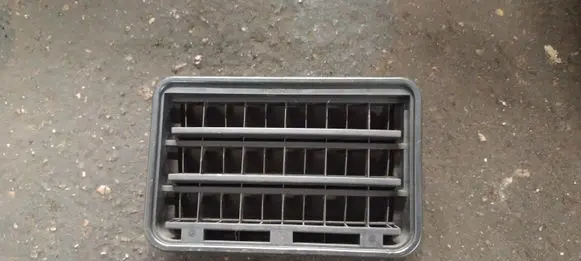 BMW X5 E53 Quarter panel pressure vent 64228377280