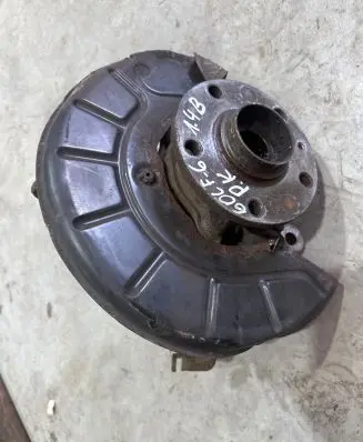 Volkswagen Golf VI Front wheel hub