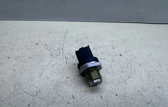 Mitsubishi Outlander Fuel pressure sensor 0281002919
