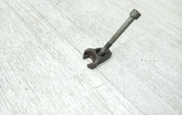 Ford Mondeo MK IV Fuel Injector clamp holder