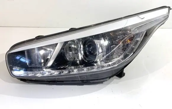 KIA Ceed Headlight/headlamp 92101A2220