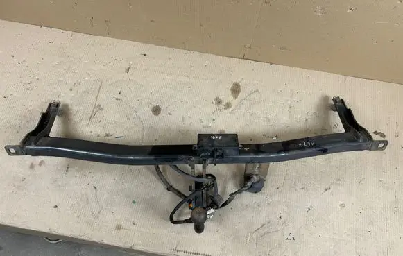 Volkswagen Caddy Tow bar set 2K0803881R 1K0907383F