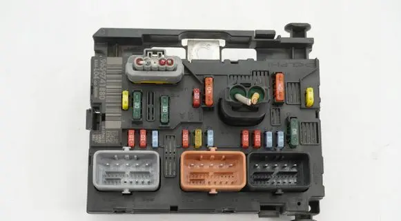 Peugeot 307 Fuse module 9659741880