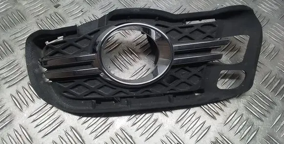 Mercedes-Benz C W204 Front fog light trim/grill A2048852223