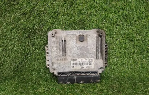 Opel Astra H Engine control unit/module ECU 55556829 0281011943