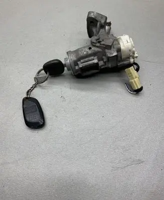 Toyota Corolla Verso E121 Ignition lock 45020336 2039A
