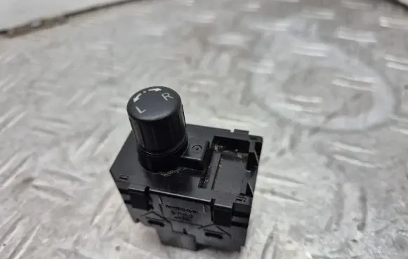 Nissan X-Trail T31 Wing mirror switch